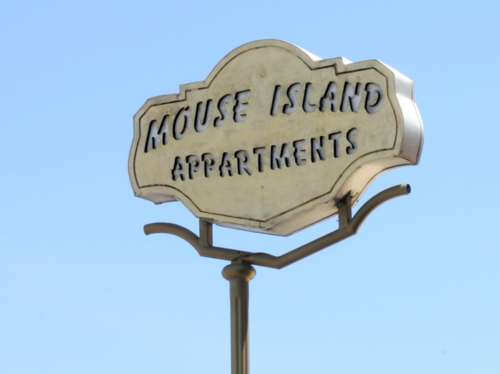 Mouse Island Aparthotel Perama  Exterior photo